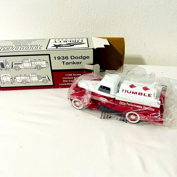 Liberty Humble 1936 Dodge Tank Truck Coin Locking Bank And Key Limited Edition - Picture 8 of 8